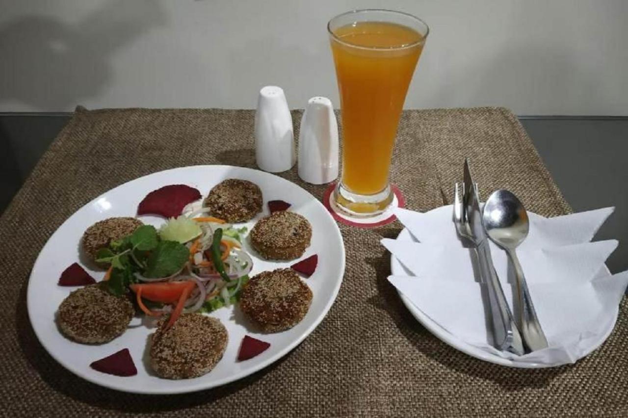 Hotel Atithi Guwahati Zewnętrze zdjęcie