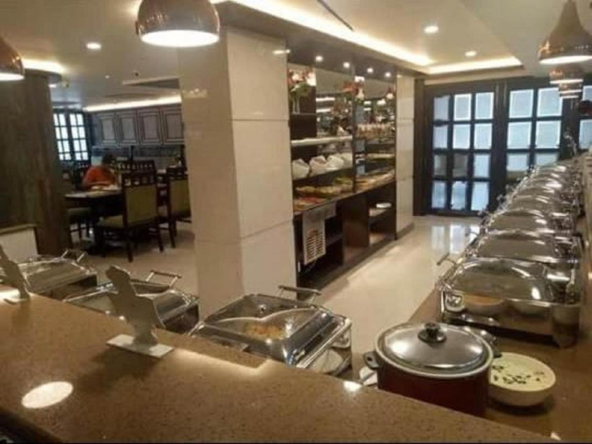 Hotel Atithi Guwahati Zewnętrze zdjęcie