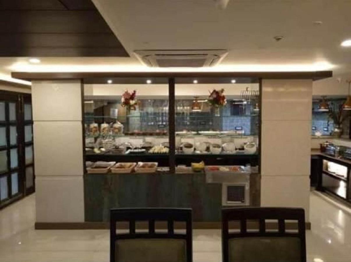 Hotel Atithi Guwahati Zewnętrze zdjęcie
