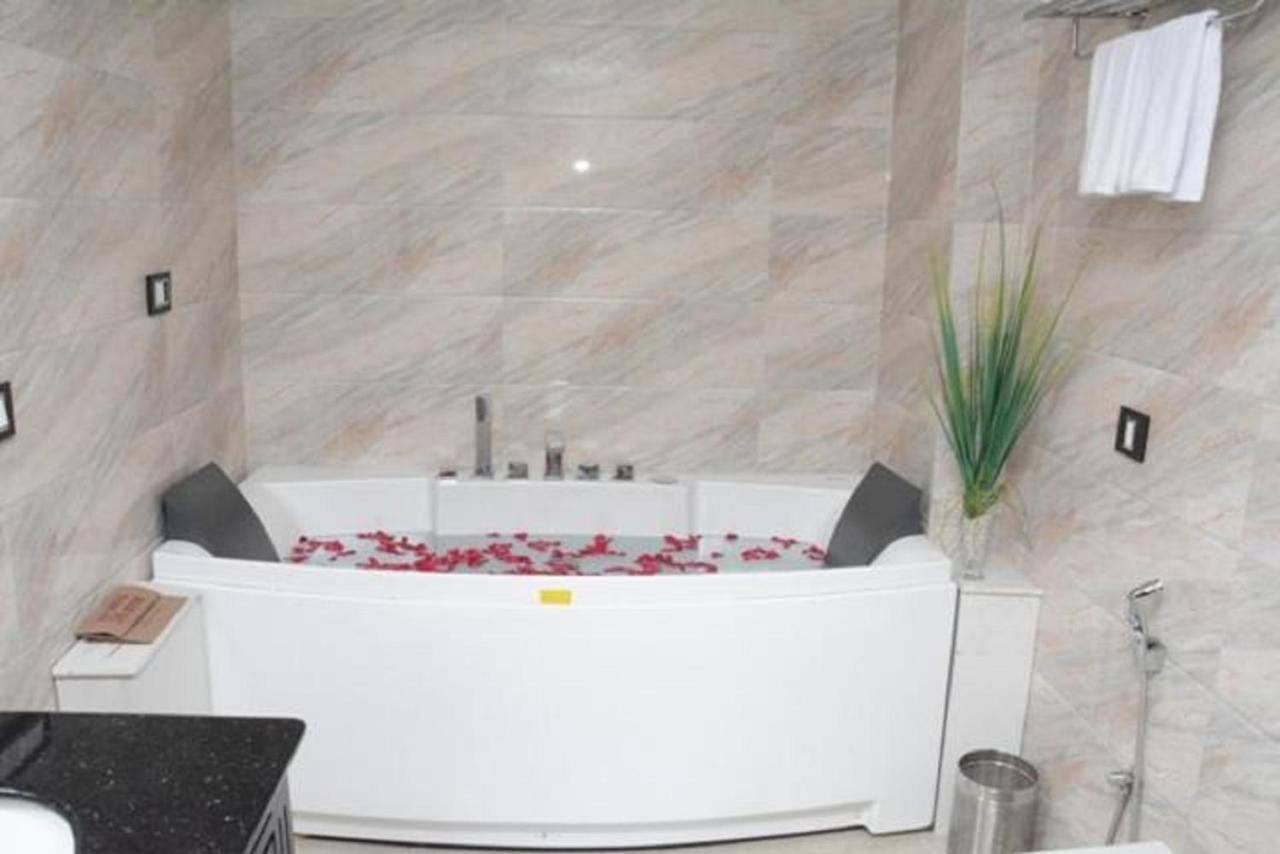 Hotel Atithi Guwahati Zewnętrze zdjęcie
