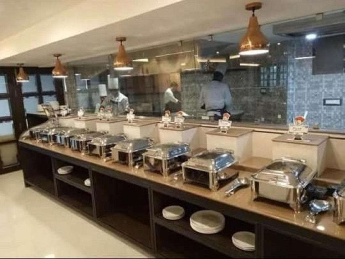 Hotel Atithi Guwahati Zewnętrze zdjęcie