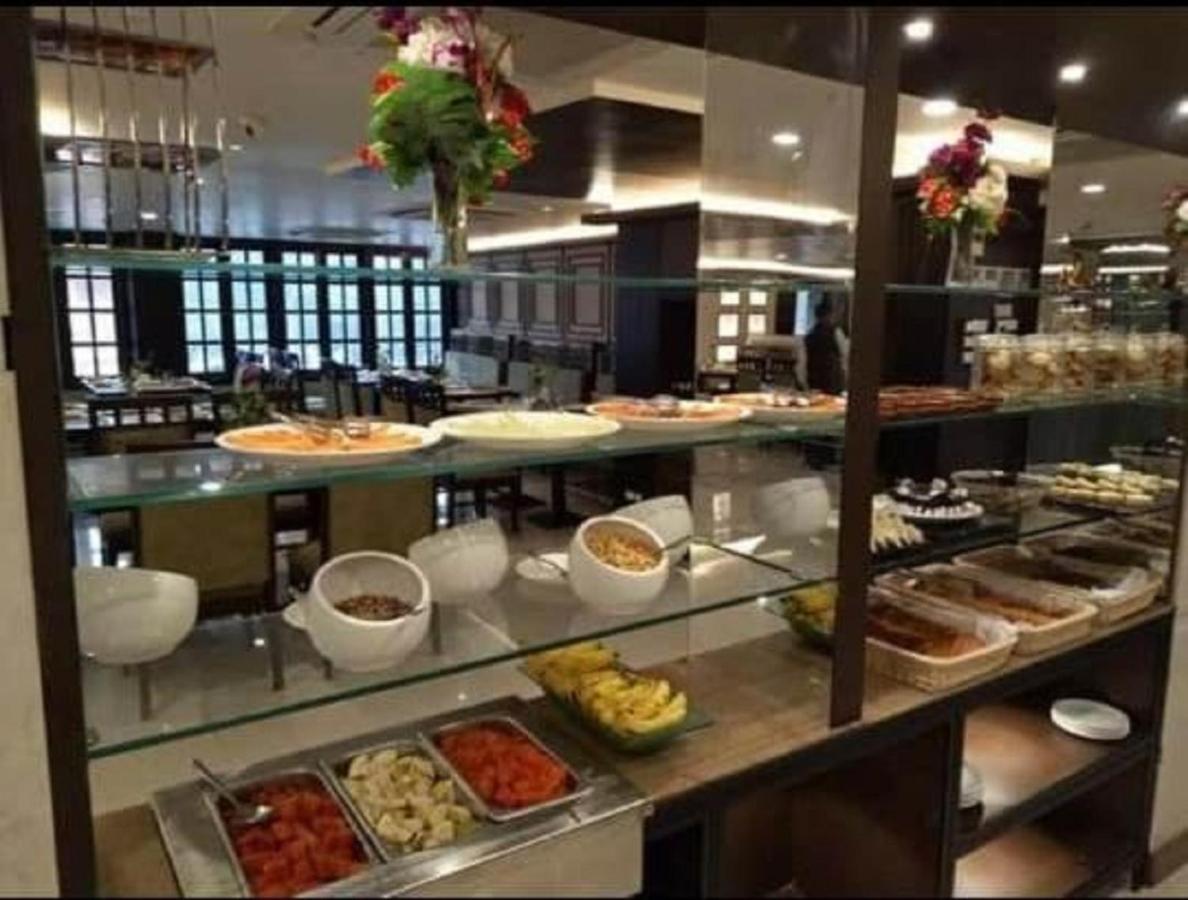Hotel Atithi Guwahati Zewnętrze zdjęcie
