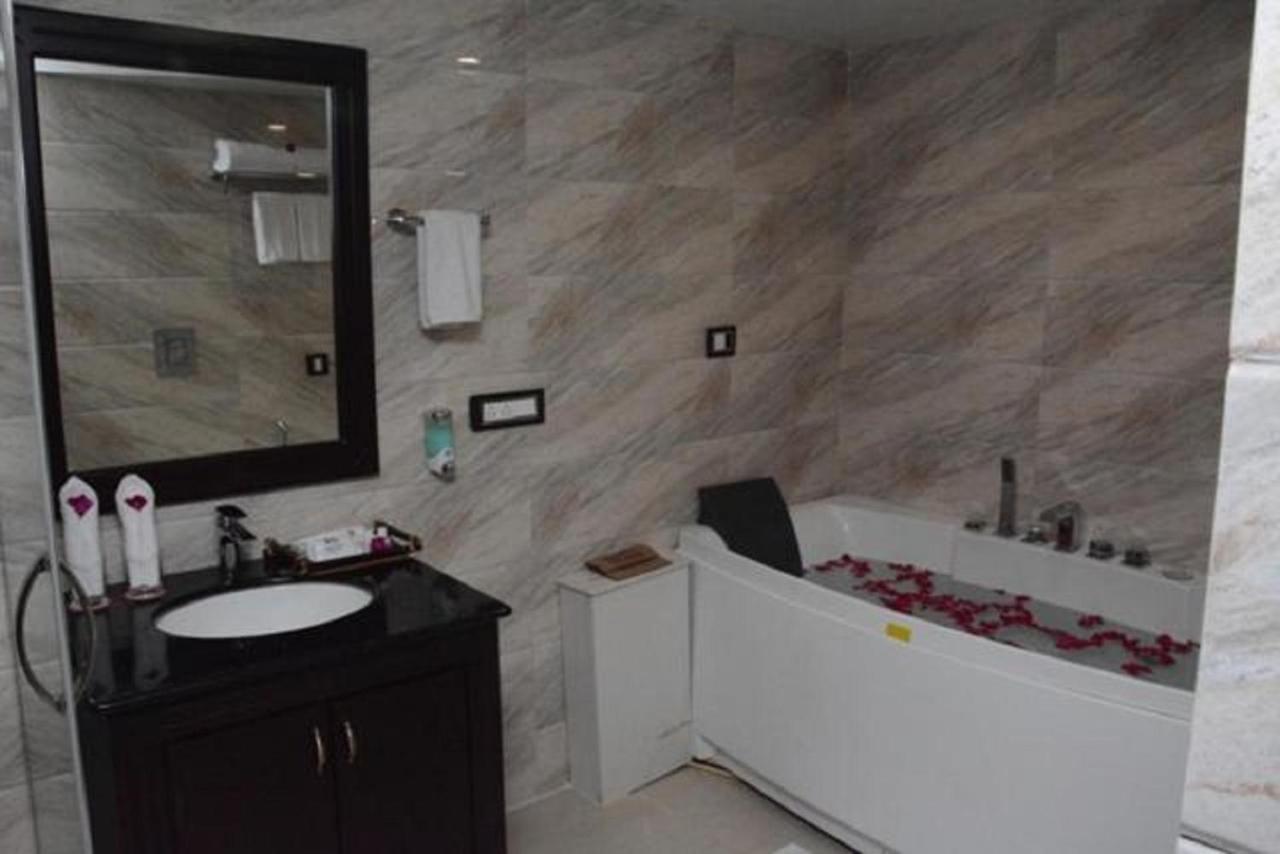 Hotel Atithi Guwahati Zewnętrze zdjęcie