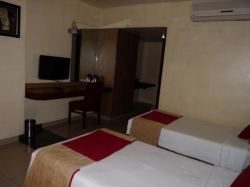 Hotel Atithi Guwahati Zewnętrze zdjęcie