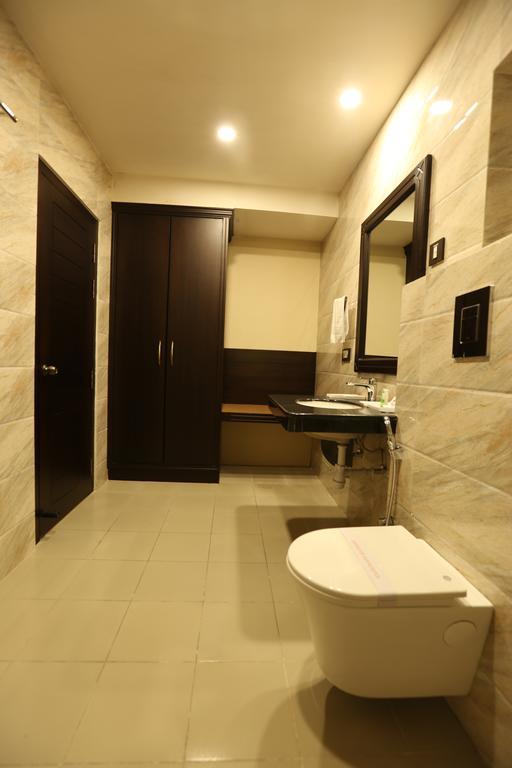 Hotel Atithi Guwahati Zewnętrze zdjęcie